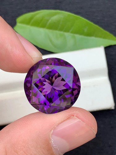 Piedra preciosa de amatista natural de 33 quilates de corte elegante - púrpura profundo - Imagen 3 de 7