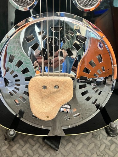 REGAL GUITAR.  RESONATOR GUITAR - Picture 6 of 8