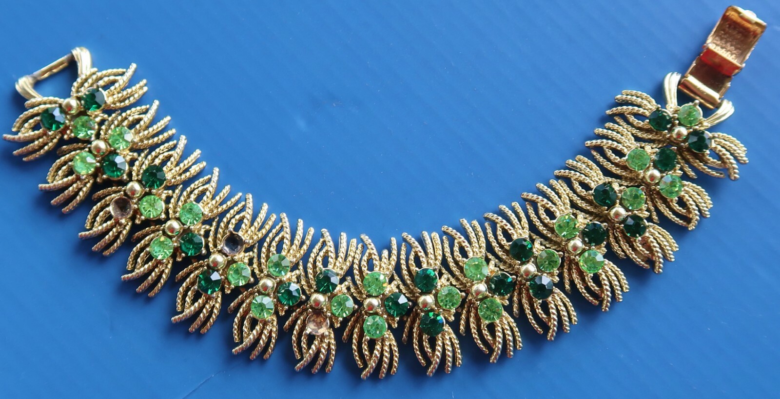 Vintage Gold Tone and Green Jewel Retro Clasp Bracelet