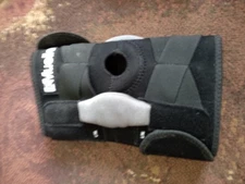 Mueller Hinged Knee Brace L/XL Men's Or Ladies  🆕