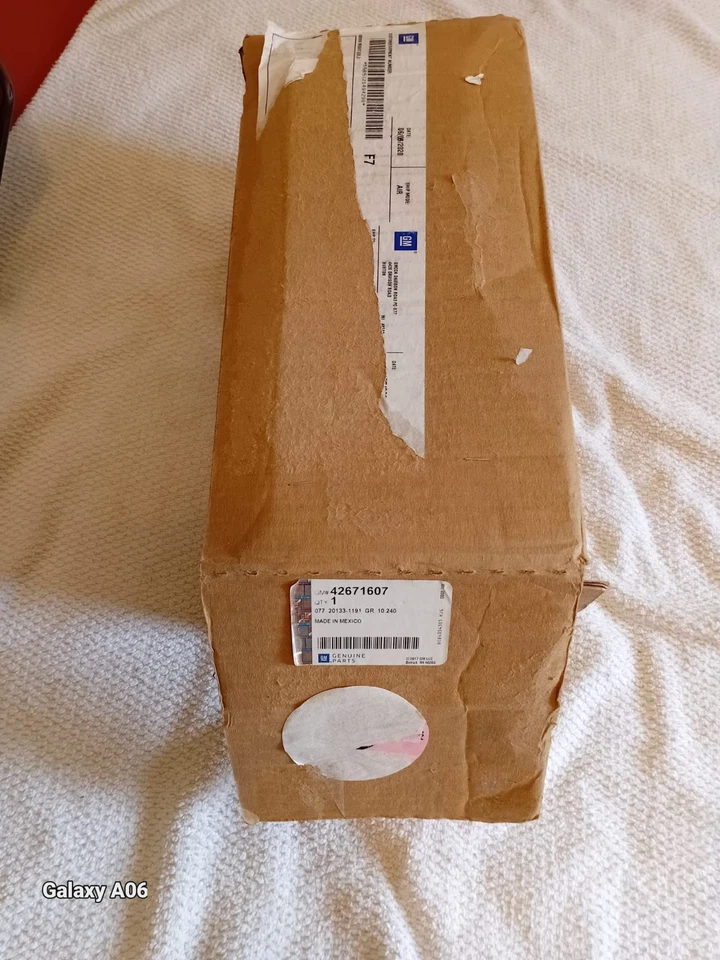 Conjunto de reposabrazos (negro) para Chevrolet Cruze 2016-2019 - OEM 42671607 Foto 4 de 4