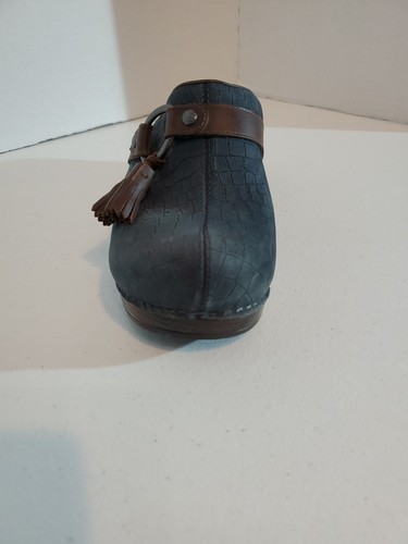 Zuecos Dansko Shandi de gamuza azul con cuero marrón talla 38 - Imagen 4 de 12
