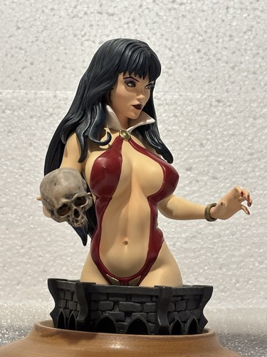 Busto Donna Di Dinamite COLORE VAMPIRELLA in resina. 6" Arthur Adams #439/600 - Foto 7 di 13