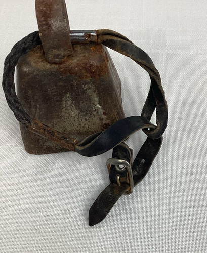 Piccolo cinturino pelle campanaccio metallo vintage vecchio stile fattoria da collezione - Foto 3 di 8
