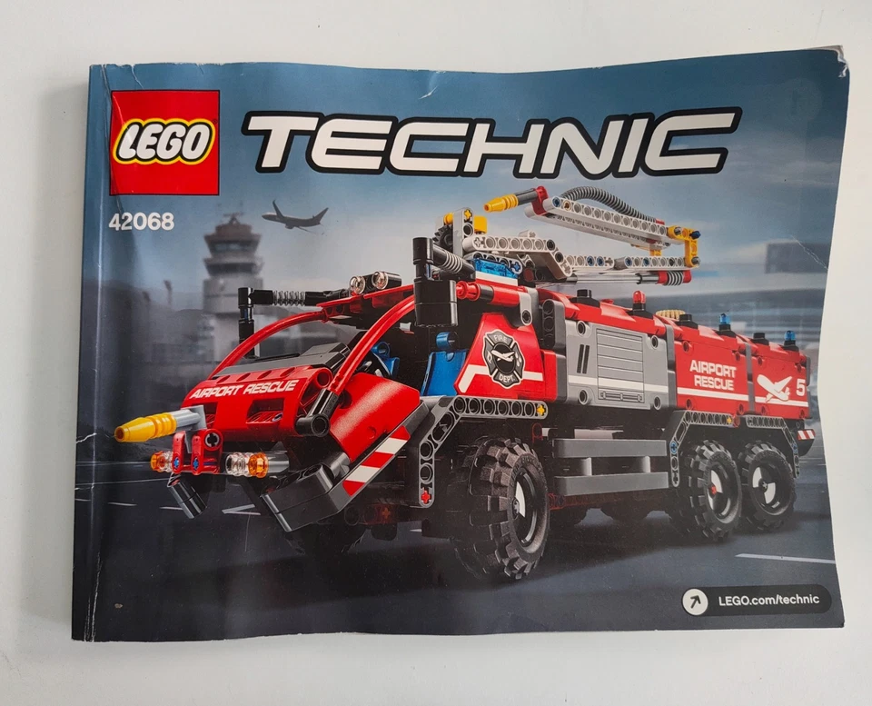 LEGO Technic 42068 Airport Rescue Vehicle, foto 2 di 4