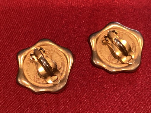 Karl Lagerfeld “Wax Seal” Lg Button Earrings - Picture 8 of 13