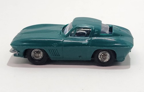 Lindberg n.3 Corvette Stingray rara auto giocattolo in plastica colore verde Mini-Lindy - Foto 2 di 12
