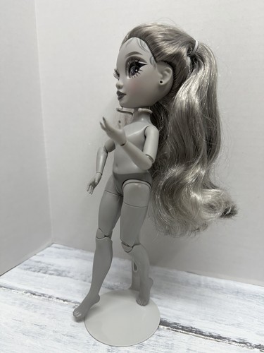 Rainbow Shadow High Nicole Steel 11" Nude Doll MGA 2022 Articulated Silver Hair - Bild 4 von 9