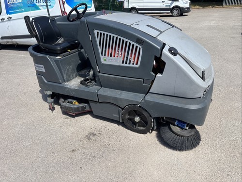 nilfisk floor scrubber - Picture 5 of 8