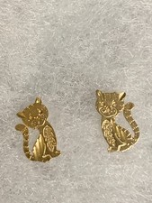 14 K Gold Kitty Cat Stud Earrings w backs. .6 grams