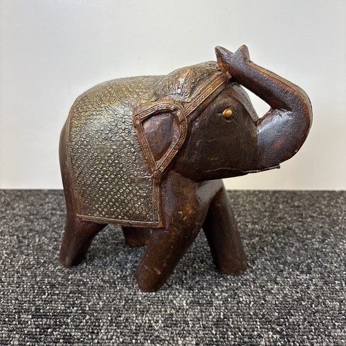 Handgeschnitzter Elefant aus Holz mit goldenen Akzenten Made in India - Bild 1 von 14