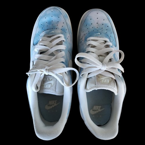 Nike Air Force 1 sneaker basse blu cloud tie-dye scamosciate da donna US 8 (FD0883-400) - Foto 5 di 12