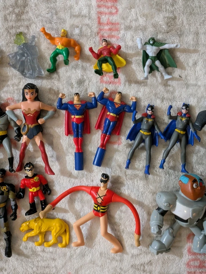 Lote de 36 figuras de acción mixtas de DC Batman Superman etc. Foto 4 de 4