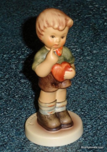 "Sei mein" Goebel Hummel Figur #2050/B Junge mit Herz - 1. Ausgabe - süßes Geschenk! - Bild 3 von 7