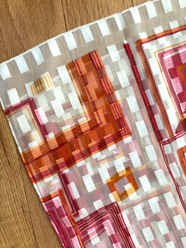 Bufanda Cuadrados Rojo y Rosa Sobre Hilo Metálico Blanco 13 x 58poliéster Rectangular - Imagen 6 de 9