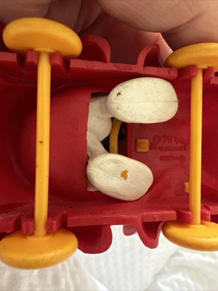 Vintage SUPER SMURF 40210 RED CAR / THIN WHEELS Petrol Pump And Smurf