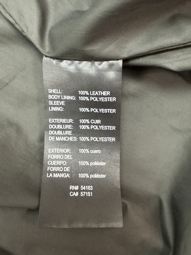 #273 Chaqueta Bombardero de Cuero de Guijarros Karl Lagerfeld para Hombre Talla M VENTA AL POR MENOR $495 - Imagen 7 de 8