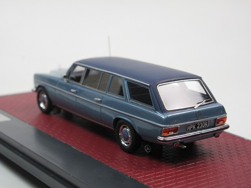 Mercedes-Benz W114 1971 LWB Crayford Estate azul 1:43 MX51302-212 Matrix - Imagen 2 de 6
