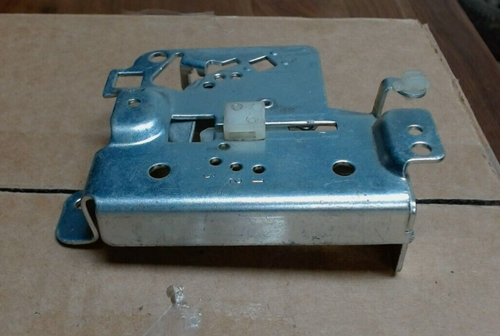 Briggs & Stratton Control Bracket, Part# 692002 - Picture 3 of 8