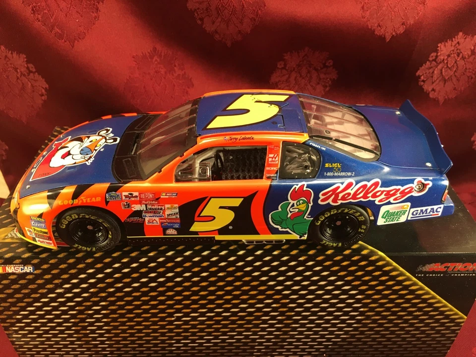 TERRY LABONTE #5 Kellogg’s 2001 RCCA 1/24 ELITE & 1/64 HO Car Diecast SET - Image 3 of 4
