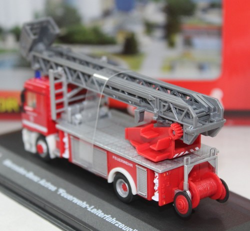 CARARAMA / SCHUCO JUNIOR - MERCEDES ACTROS LADDER TRUCK - FIRE ENGINE FEUERWEHR - Picture 4 of 11