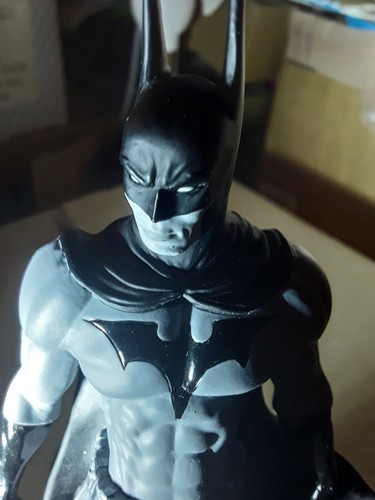 Batman Black and White Michael Turner Statue - Bild 15 von 16