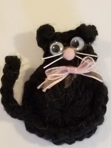 Handmade-Black-Cat-Pin-Brooch-Halloween-Jewelry-Holiday-Knitted-Cute-Kitty