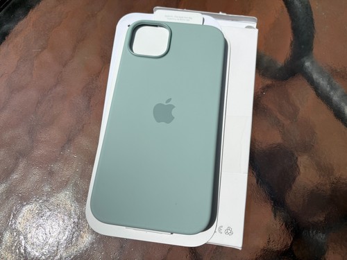 Apple Silicone Case with Magsafe for iPhone 14 Plus - Succulent - Photo 3 sur 4