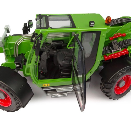 Universal Hobbies 1:32 Scale Fendt Cargo T955 Telehandler Diecast Replica UH6288 - Picture 4 of 10