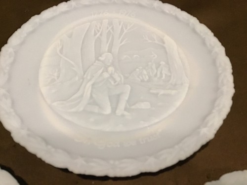 Vintage Fenton Powder Blue Milk Glass 8” Bicentennial Plates LOT OF 3 - Picture 9 of 16