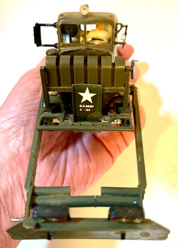 Collectible military shelf models - tanks, trucks & solider fair to good cond. - Picture 9 of 24