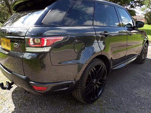 RANGE ROVER SPORT 3.0 SDV6 306 AUTOBIOGRAPHY DYNAMIC (LOW TAX) Luxury 4X4 - Picture 15 of 23