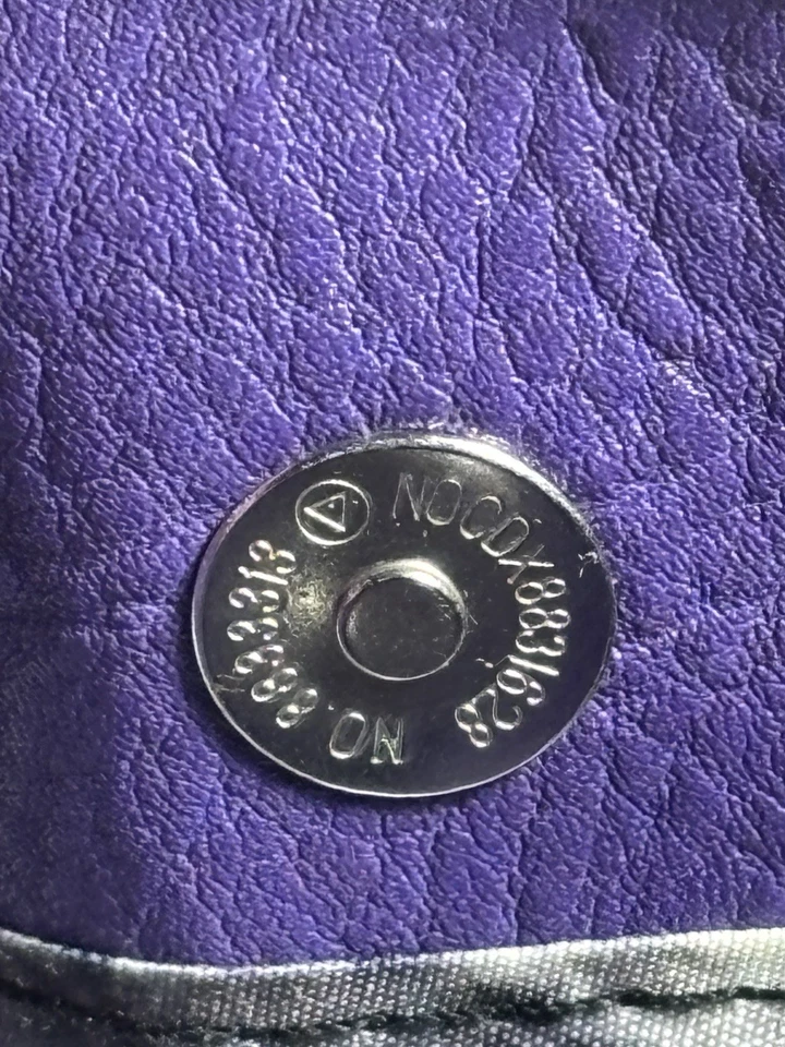 Cartera Vera Bradley Cuero Gallatina Turnlock Amatista Púrpura Usada en Excelente Condición - Imagen 4 de 4