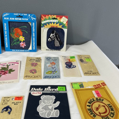 Variety LOT of 23 Vintage Iron On/Sew On Appliques Patches Lot 2. 4f - Picture 7 of 12