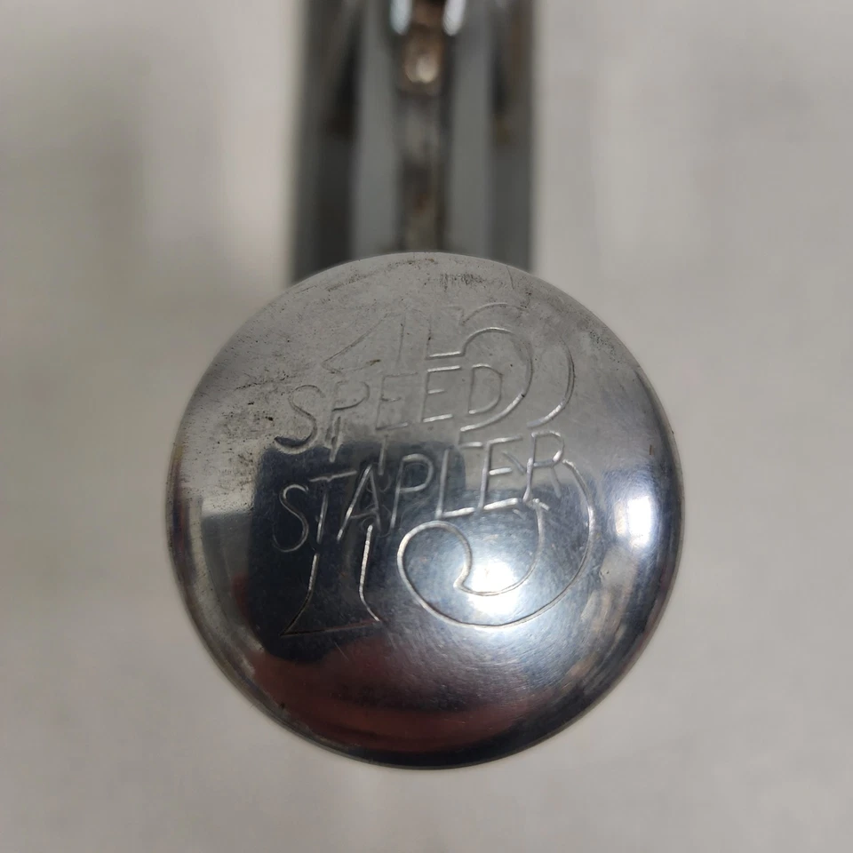 Grapadora de escritorio vintage Swingline #13 gris metal retro industrial cabezal de empuje redondo Foto 3 de 4