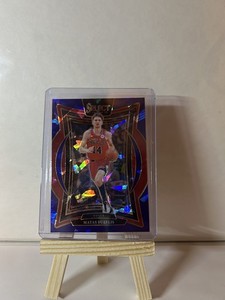 2024-25 Select Matas Buzelis Concourse RC Blue Cracked Ice Prizm #70 Bulls