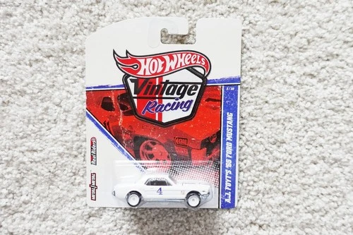 Hot Wheels Vintage Racing #5/30 A.J. Foyt's '65 Ford Mustang on 2010 card