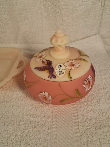 Fenton Burmese 3 Stück Waschtisch Kommode Set 100 Jahre 961/1250 Parfüm Puder Tablett - Bild 2 von 8