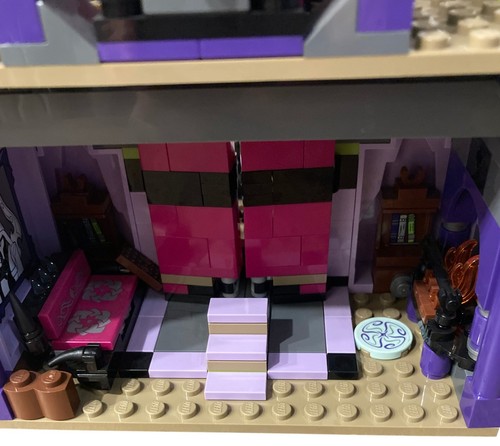 LEGO Elves: Ragana's Magic Shadow Castle (41180) - Picture 12 of 14