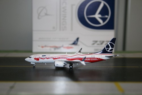 JC Wings 1:400 LOT Polish Airlines Boeing 737 MAX 8 SP-LVD (LH4200) Model Plane - Picture 7 of 7