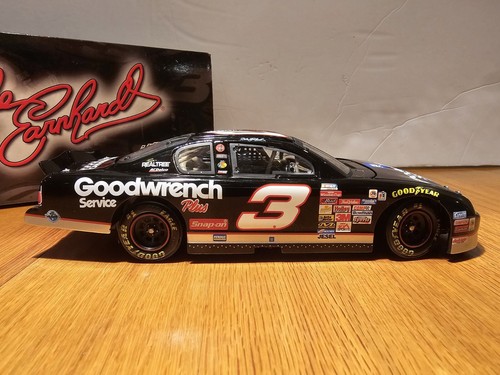 Dale Earnhardt 2001 Goodwrench Service Plus Monte Carlo NASCAR Action 1/24 - Picture 3 of 7