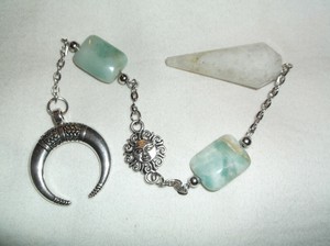 CRESCENT-MOON-TRIBAL-HORN-JASPER-CRYSTAL-DOWSING-DIVINATION-PENDULUM-WICCA-PAGAN
