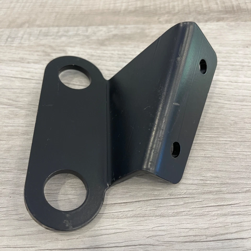 Soporte de montaje de silenciador de escape trasero Vance and Hines 2006 Harley Night Rod Foto 3 de 4