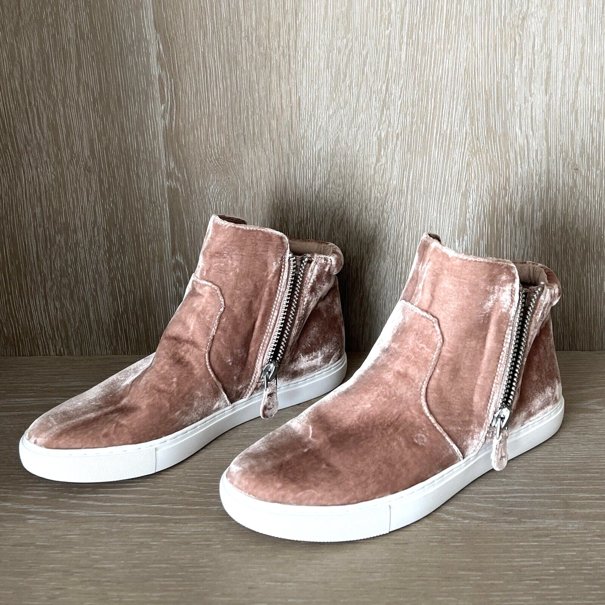 Kenneth Cole 10M Gentle Souls Carole Zip Sneakers Blush Pink