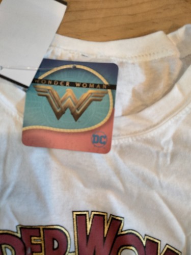 Wonder Woman DC White Short Sleeve T Shirt Red Gold Logo Juniors med - Picture 2 of 5