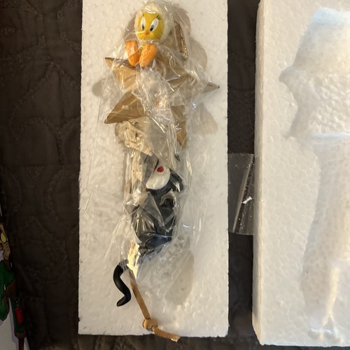 MIB WB STORE Tweety & Sylvester Star Ornament - Picture 5 of 10