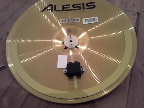 Platillo de paseo ALESIS SURGE 16" con cable divisor - muy limpio y funciona perfectamente - Imagen 8 de 9