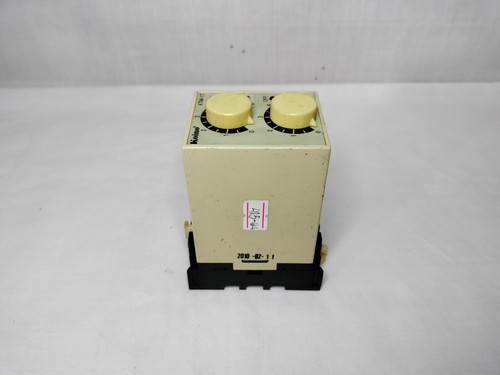 Koino KTM-1T KTM1T IC. Twin Analog Timer 24VDC 3A 220VAC 2.5A w/ Socket - Picture 5 of 11