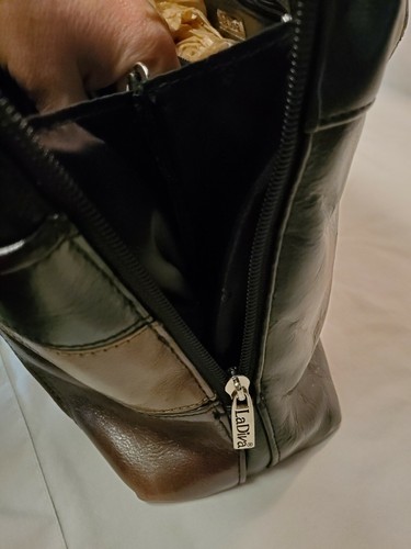 Italienische Echtleder Handtasche mit klassischen Patchwork Details von LA Diva - Bild 7 von 15