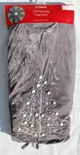 NWT 48" ROUND SILVER GRAY PLUSH VELOUR SEQUINED ORNATE CHRISTMAS TREE SKIRT